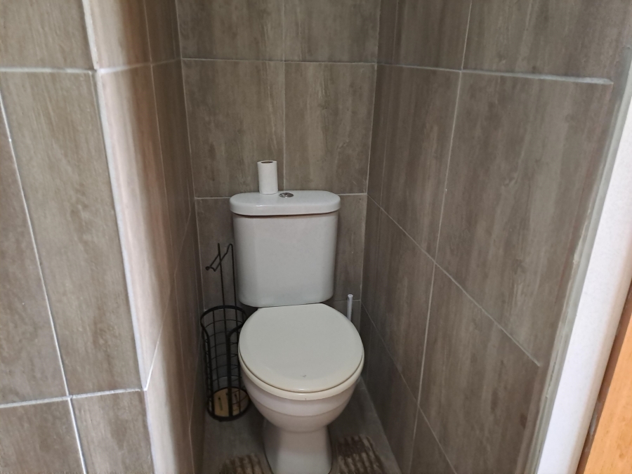 2 Bedroom Property for Sale in Whispering Pines Western Cape